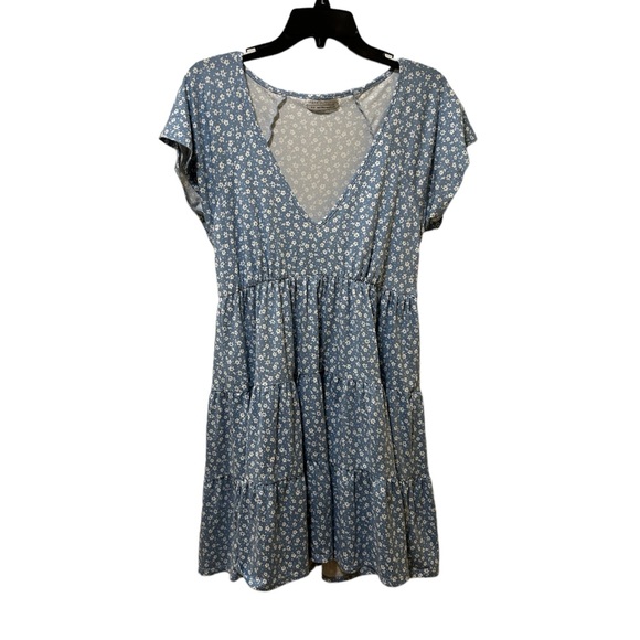 Urban Outfitters Dresses & Skirts - Urban Outfitters floral dress 🌼